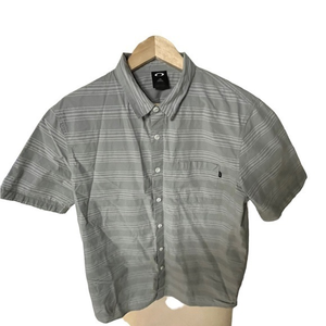 Oakley short sleeve button down‎ shirt size large